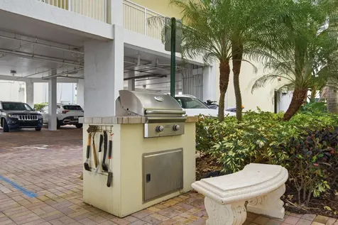 975 NW Flagler Avenue Stuart FL 34994