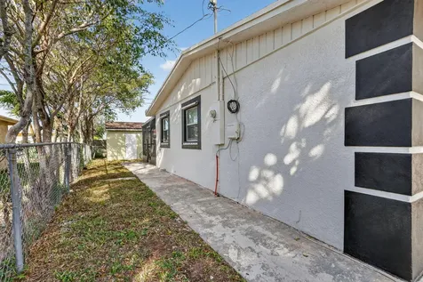 926 S 13th Avenue Lake Worth Beach FL 33460