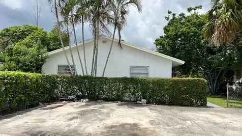 3425 Grace Avenue Palm Springs FL 33461