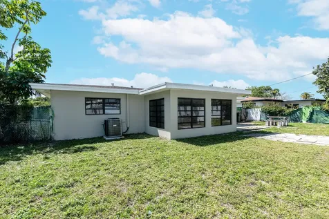 1040 Long Island Avenue Fort Lauderdale FL 33312