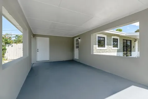 1040 Long Island Avenue Fort Lauderdale FL 33312