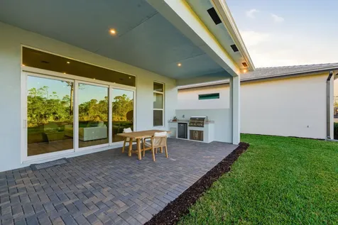 2929 Se Ashfield Drive Port Saint Lucie FL 34984