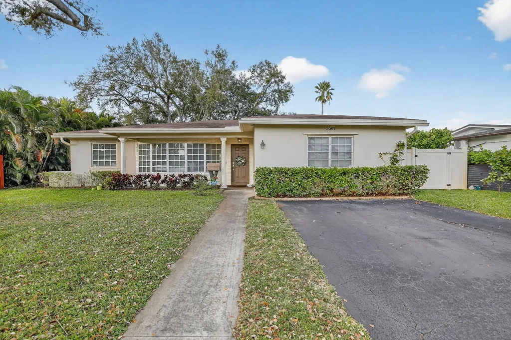 5507 Mckinley Street Hollywood FL 33021