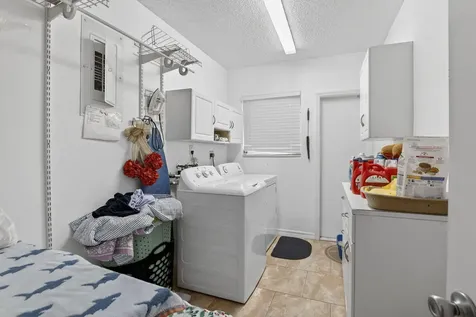 5507 Mckinley Street Hollywood FL 33021