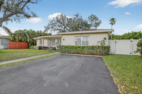 5507 Mckinley Street Hollywood FL 33021