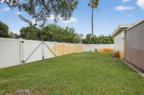 5507 Mckinley Street Hollywood FL 33021