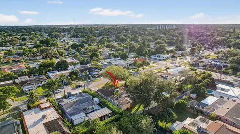 5507 Mckinley Street Hollywood FL 33021