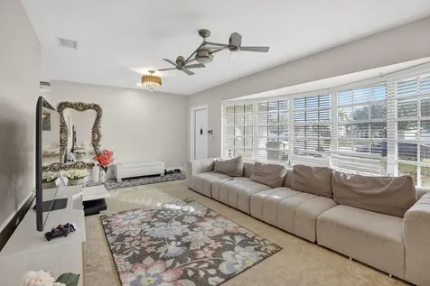 5507 Mckinley Street Hollywood FL 33021