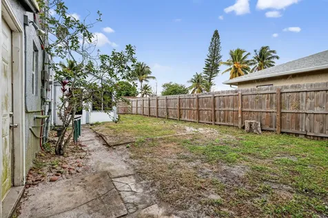 618 S Pine Street Lake Worth Beach FL 33460