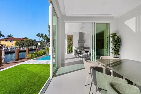 810 Ne 70th Street Boca Raton FL 33487