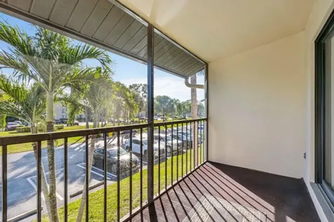 618 Sea Pine Way Greenacres FL 33415