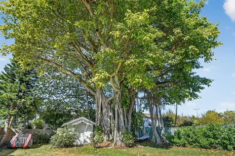 1511 S Palmway Lake Worth Beach FL 33460