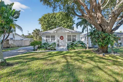 1511 S Palmway Lake Worth Beach FL 33460