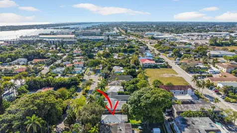 1511 S Palmway Lake Worth Beach FL 33460