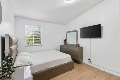 6766 Via Regina Boca Raton FL 33433