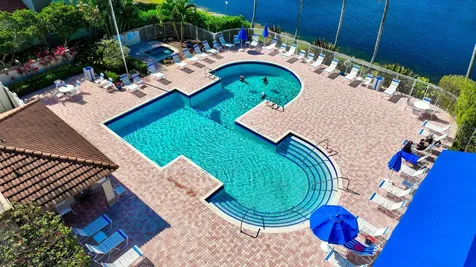 6766 Via Regina Boca Raton FL 33433