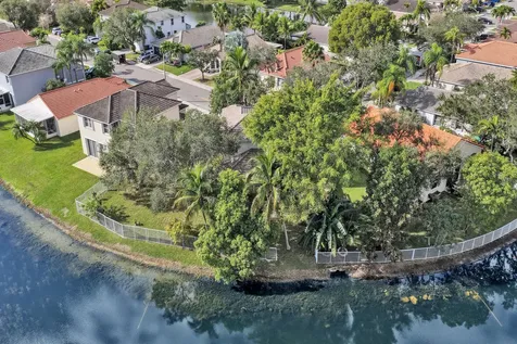 2389 Nw 162nd Terrace Pembroke Pines FL 33028