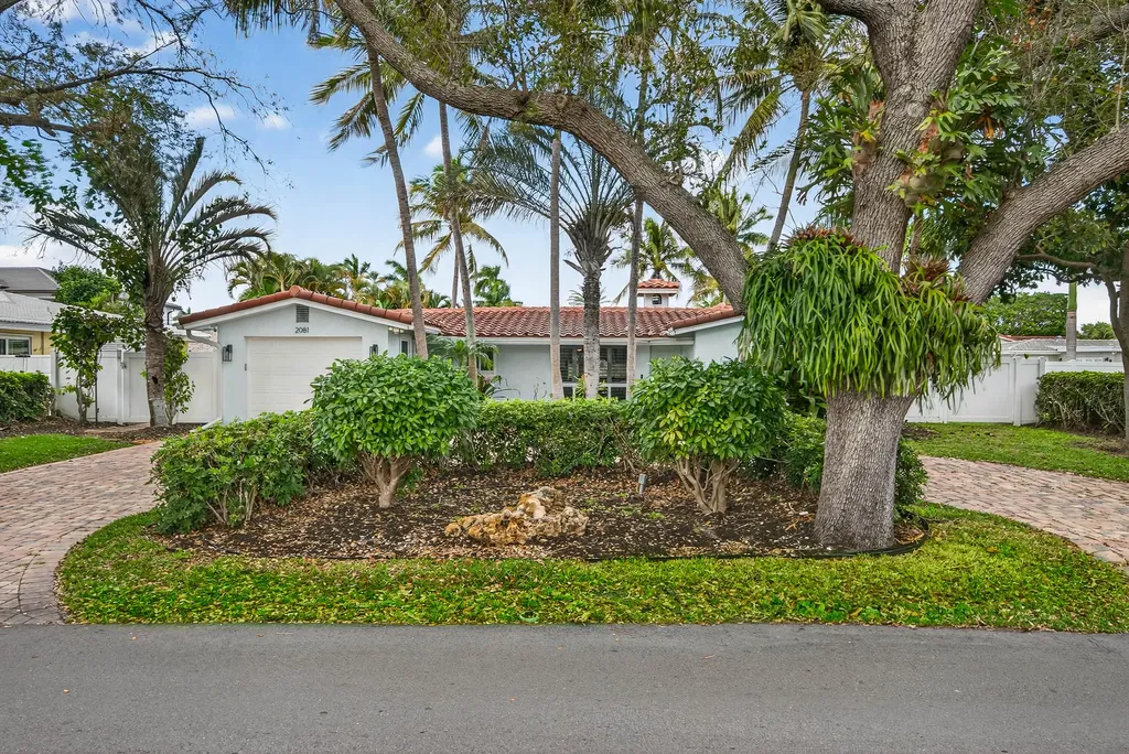 2081 Ne 25th Street Lighthouse Point FL 33064