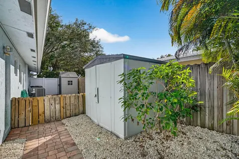 2081 Ne 25th Street Lighthouse Point FL 33064