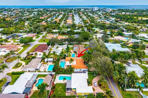 2081 Ne 25th Street Lighthouse Point FL 33064