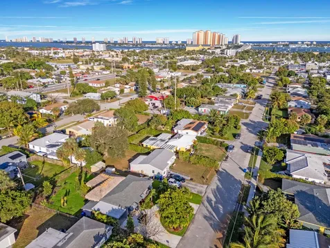 236 W 24th Street Riviera Beach FL 33404