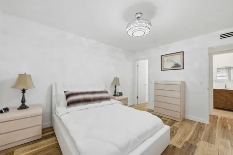 468 Normandy J Delray Beach FL 33484