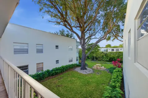 468 Normandy J Delray Beach FL 33484