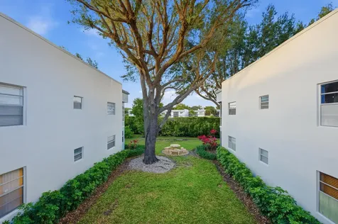 468 Normandy J Delray Beach FL 33484