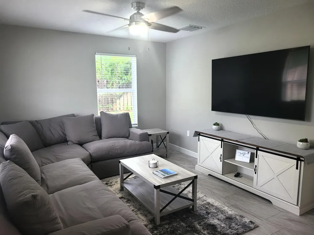 511 W Pine Street Lantana FL 33462