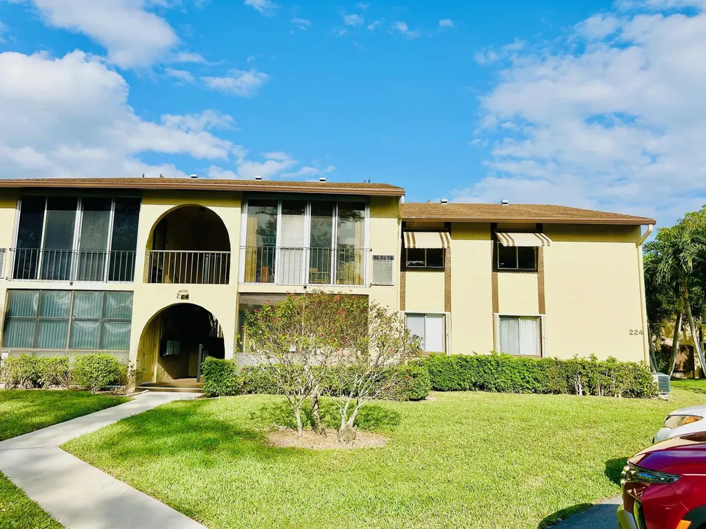224 Pine Hov Circle Greenacres FL 33463