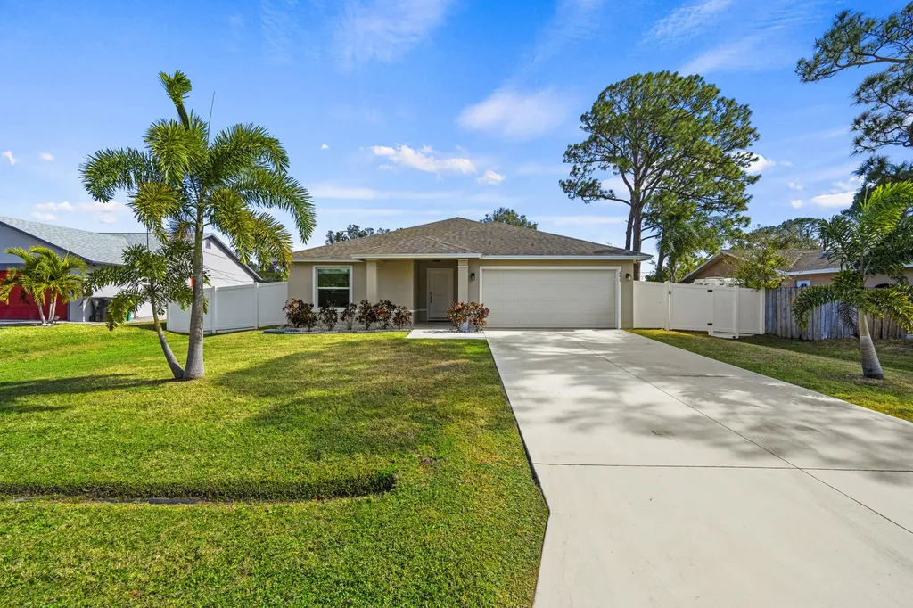 643 Sw Curry Street Port Saint Lucie FL 34983