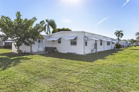 32007 Domingo Bay Boynton Beach FL 33436