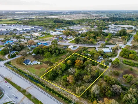 2111 S 37th Street Fort Pierce FL 34947