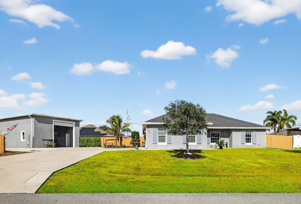 375 Sw Alcan Drive Port Saint Lucie FL 34953