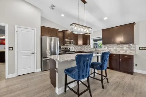 375 Sw Alcan Drive Port Saint Lucie FL 34953