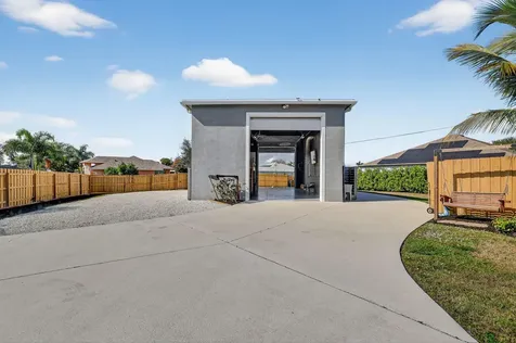 375 Sw Alcan Drive Port Saint Lucie FL 34953