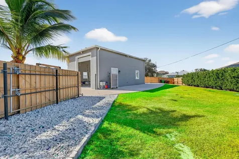 375 Sw Alcan Drive Port Saint Lucie FL 34953