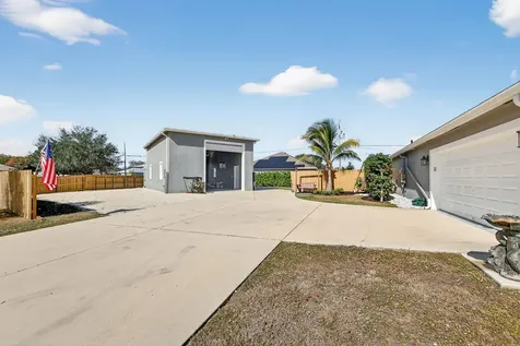 375 Sw Alcan Drive Port Saint Lucie FL 34953