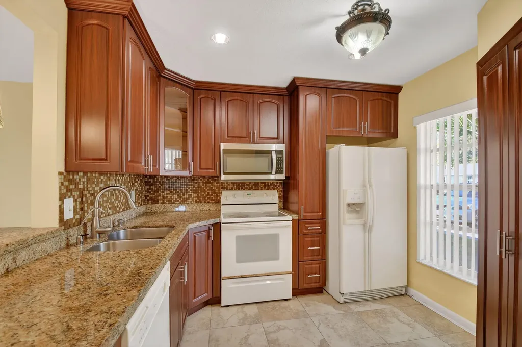 374 Bennington Lane Lake Worth FL 33467