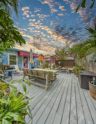 124,6&8 N F Street Lake Worth Beach FL 33460