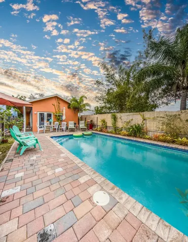 124,6&8 N F Street Lake Worth Beach FL 33460