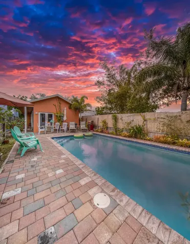 124,6&8 N F Street Lake Worth Beach FL 33460