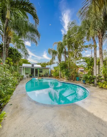 124,6&8 N F Street Lake Worth Beach FL 33460