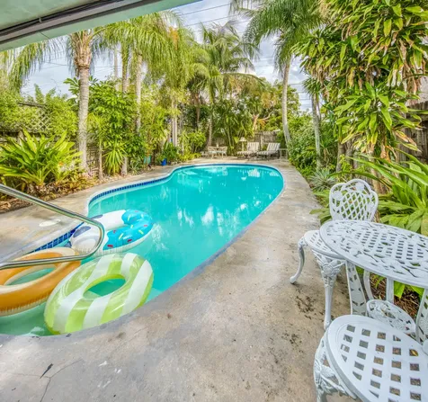 124,6&8 N F Street Lake Worth Beach FL 33460