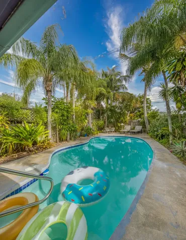 124,6&8 N F Street Lake Worth Beach FL 33460