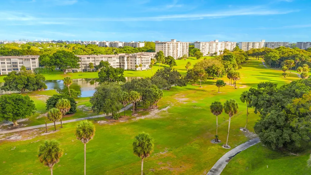 3900 Oaks Clubhouse Drive Pompano Beach FL 33069
