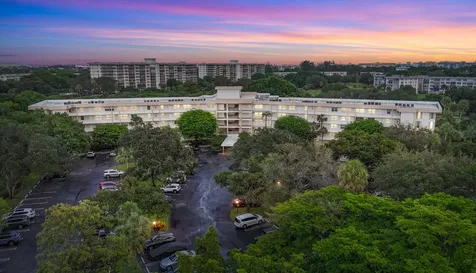3900 Oaks Clubhouse Drive Pompano Beach FL 33069
