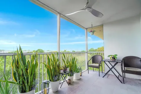3900 Oaks Clubhouse Drive Pompano Beach FL 33069