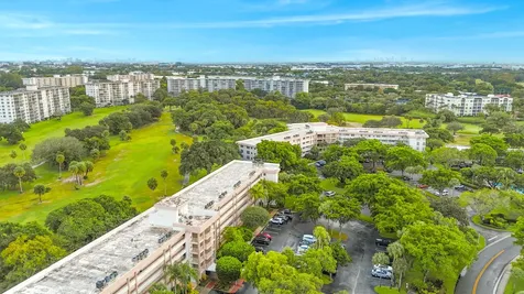 3900 Oaks Clubhouse Drive Pompano Beach FL 33069