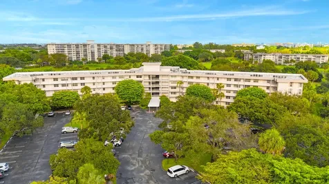 3900 Oaks Clubhouse Drive Pompano Beach FL 33069